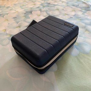 UNITED AIRLINES UA Business Class Away Amenity Kit Gray Zipper Sealed